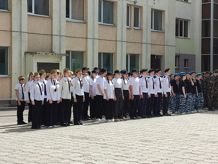 Команда учащихся гимназии стала участником районного конкурса строя и песни.